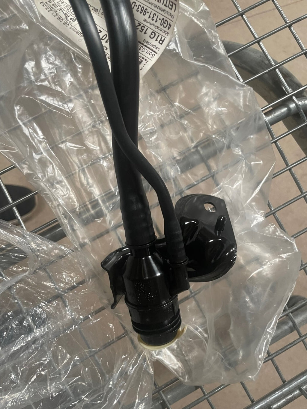 AUDI AUDI A6 S6 C7 4G AD BLUE REFILL PIPE 4G0131963D GENUINE