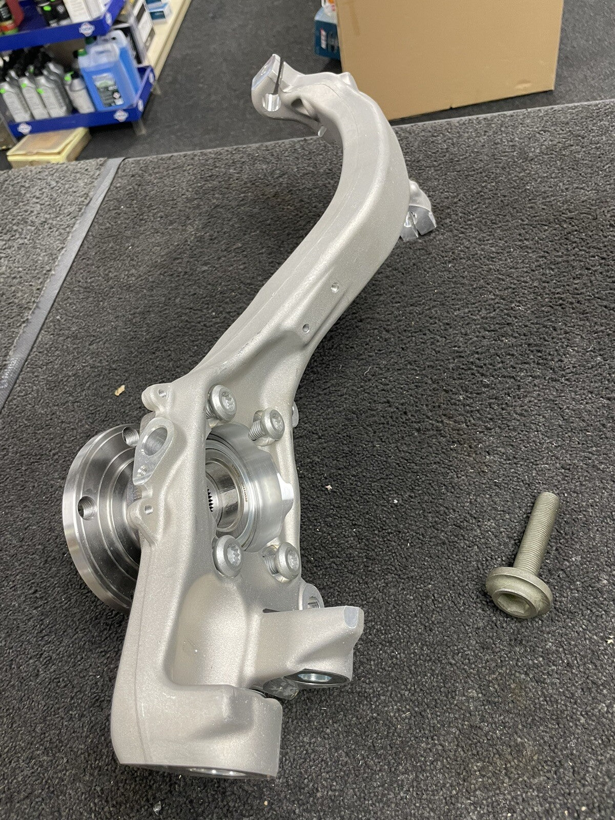 FRONT LH SUSPENSION KNUCKLE BEARING HUB AUDI A4 S4 AVANT CONVERTIBLE B6 B7