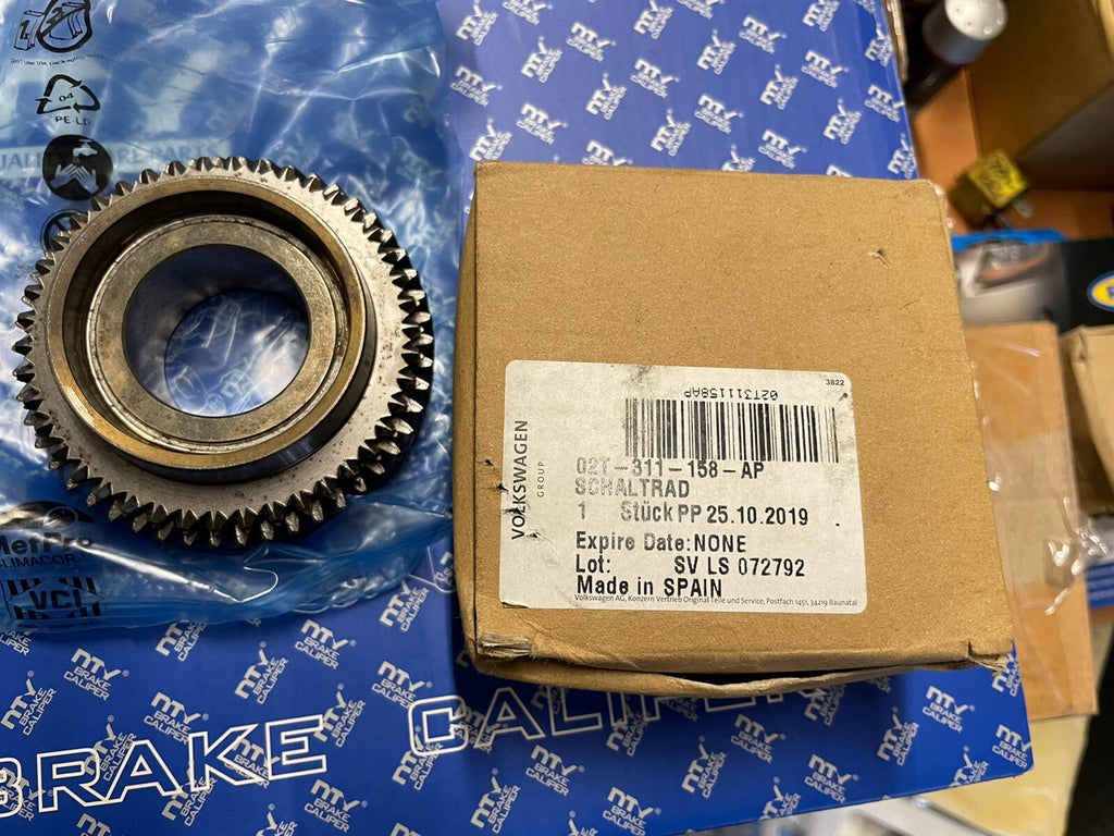 VW AUDI SEAT SKODA CHANGE GEAR COG (5 SPEED) 02T311158AP *GENUINE*