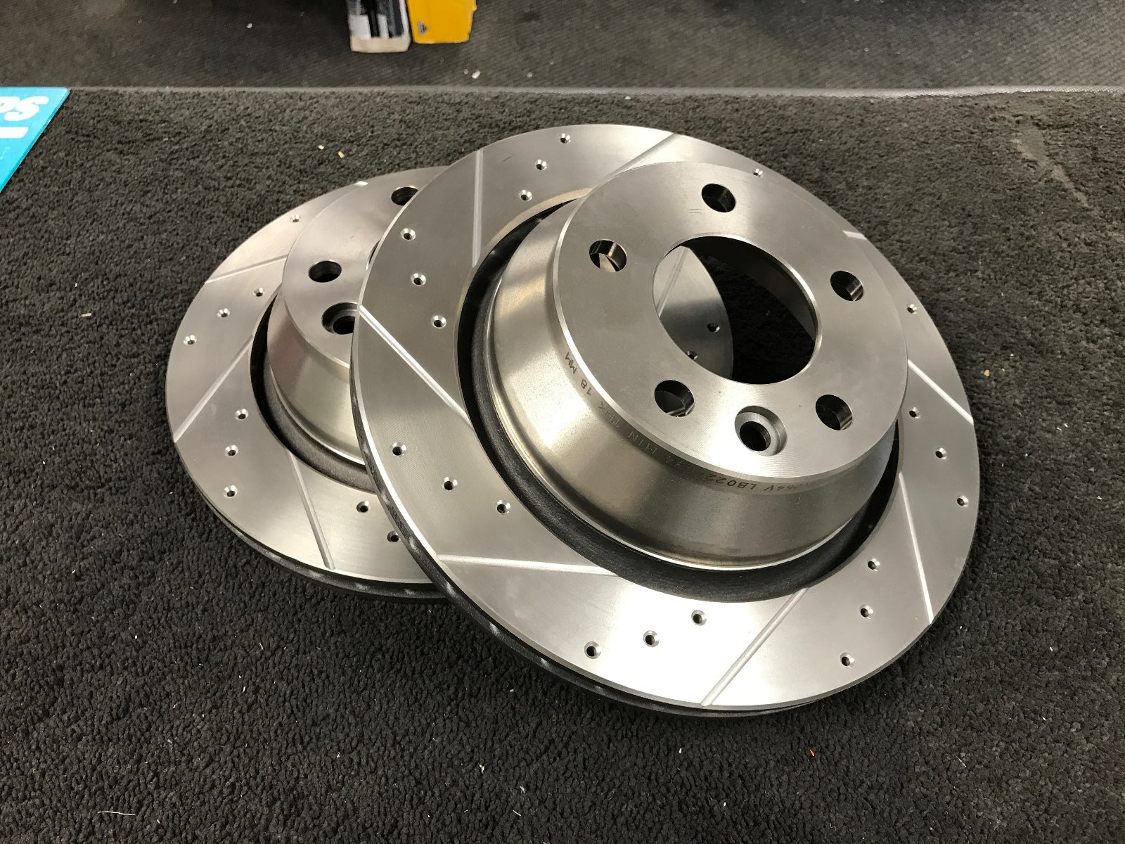   TOUAREG TRANSPORTER T5 BRAKE DISC CROSS DRILLED GROOVED  REAR 