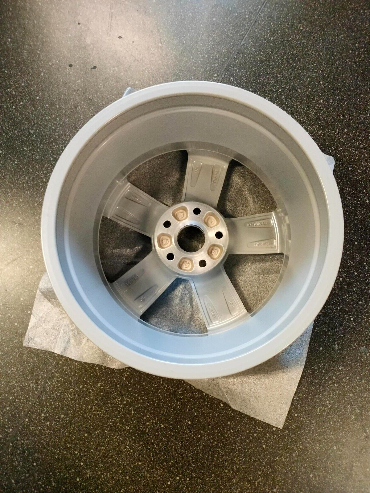 AUDI TT TTS 2007-2010 ALLOY WHEEL 8J0601025C 8JX17EH2ET 47 GENUINE NEW