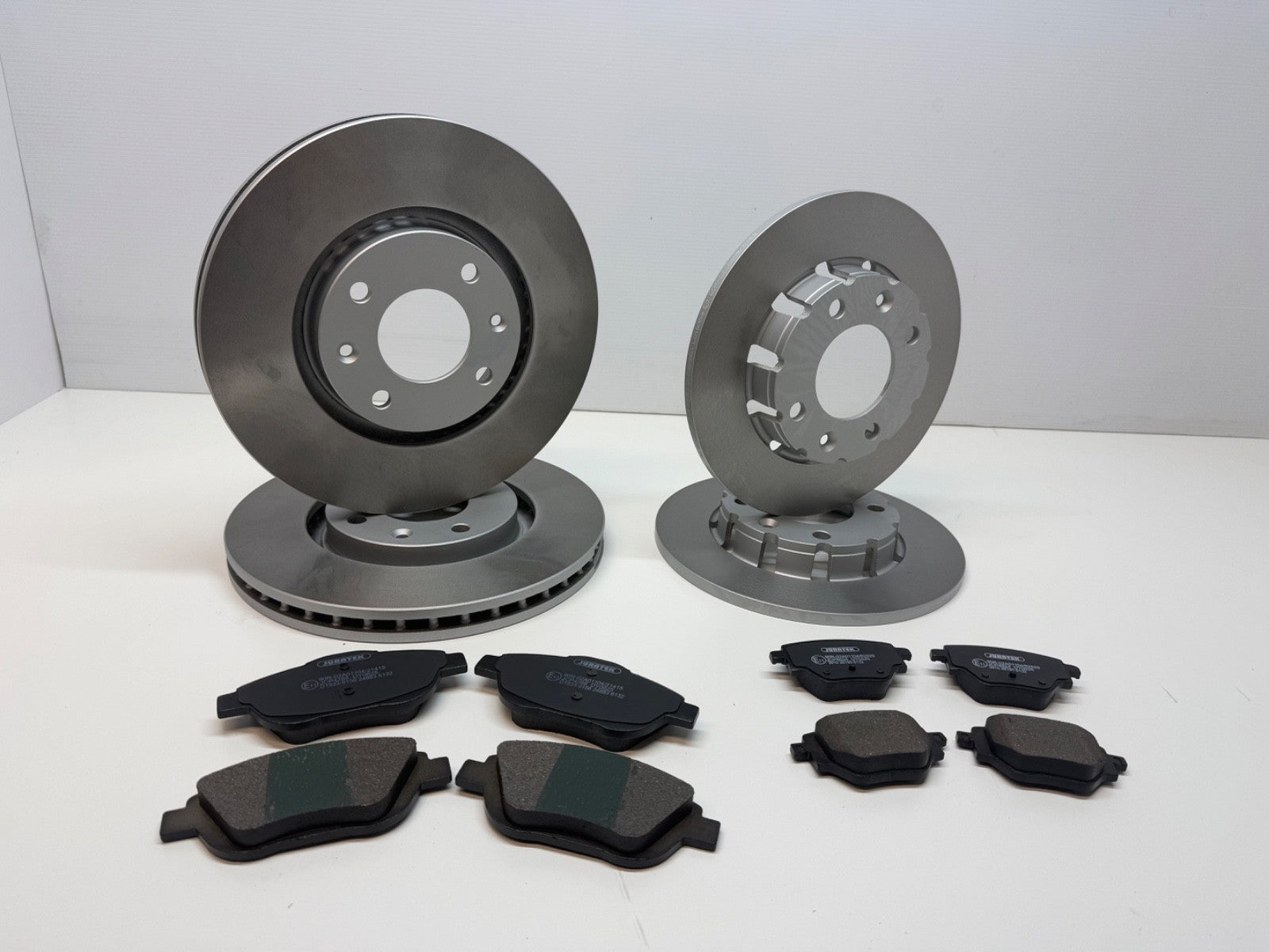 FOR 208 GT PREMIUM (MK2 (PL21E)) FRONT REAR BRAKE DISC PAD SET