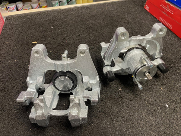 PASSAT B8 BiTDi SCR240 REAR ELECTRIC BRAKE CALIPERS COMPLETE BRACKET CARRIER
