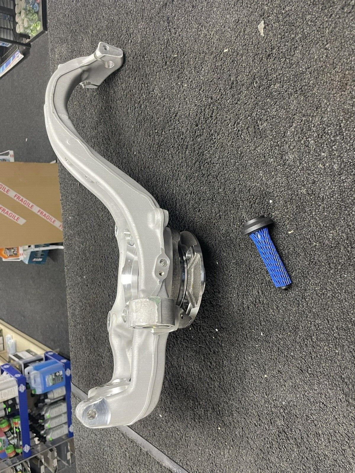 AUDI A4 B8 8K TDI QUATTRO RH  SUSPENSION KNUCKLE HUB ARM WHEEL BEARING CARRIER