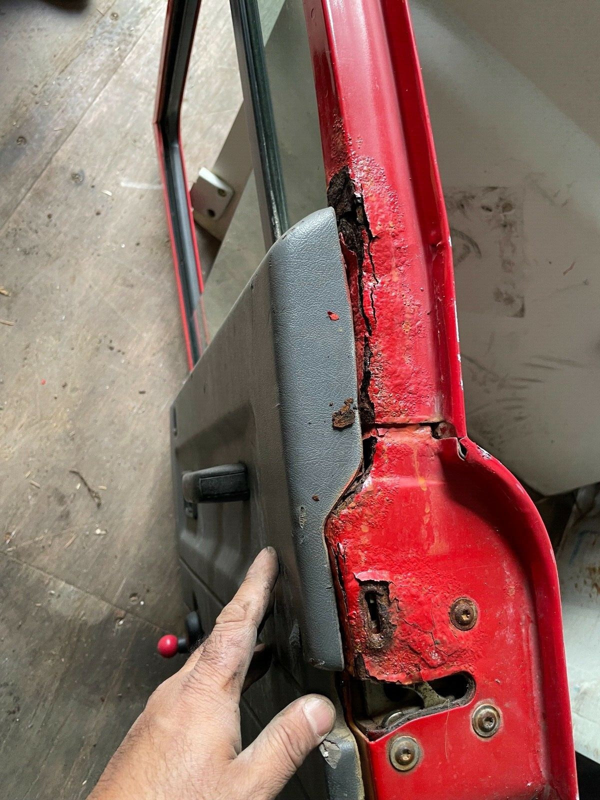 SECOND ROW DOOR RH DRIVER SIDE DOOR LAND ROVER DEFENDER 110 TDI CSW RED
