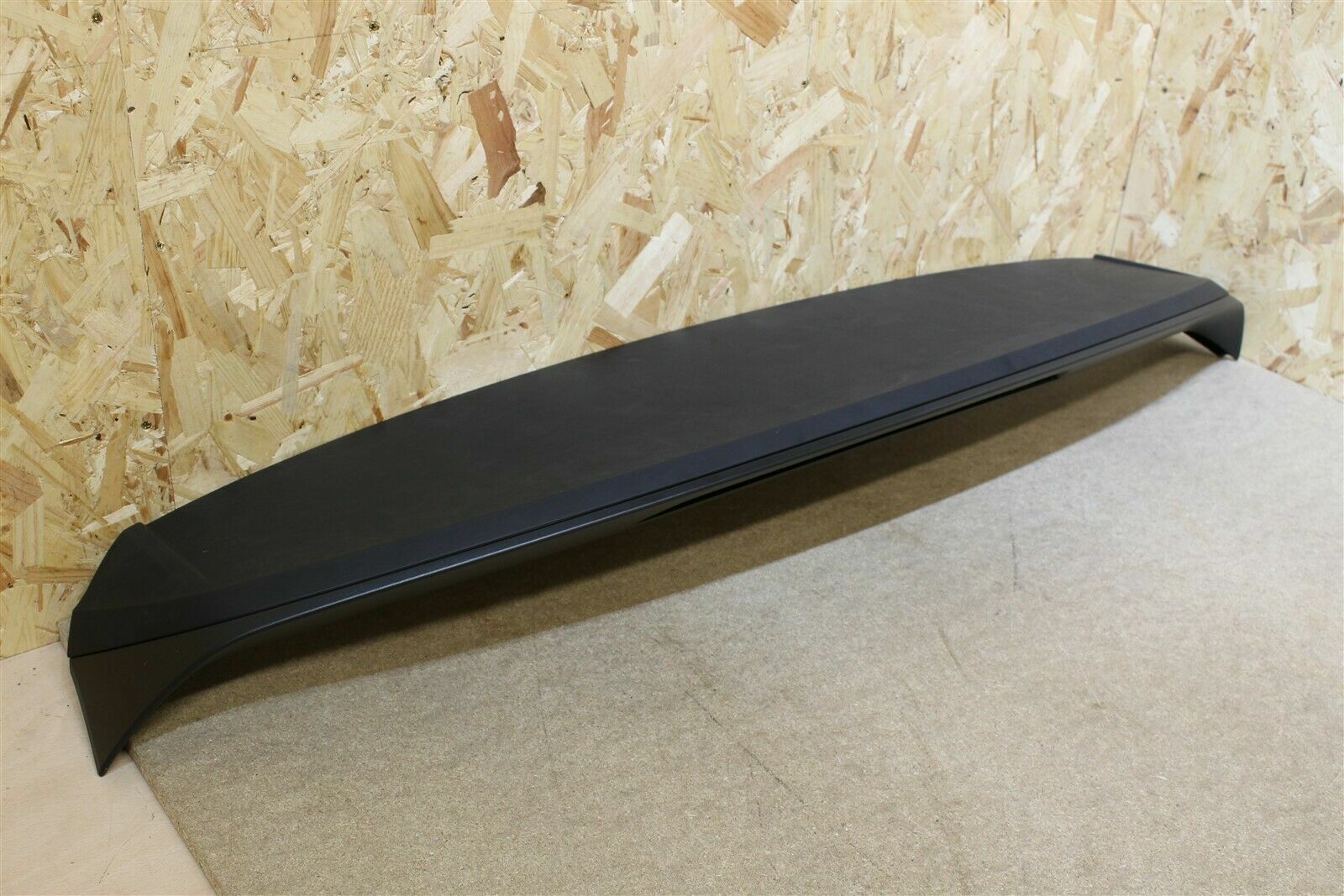 GENUINE VOLKSWAGEN T-ROC REAR BOOT TAILGATE SPOILER 2GA827936GRU PRIMED BLACK
