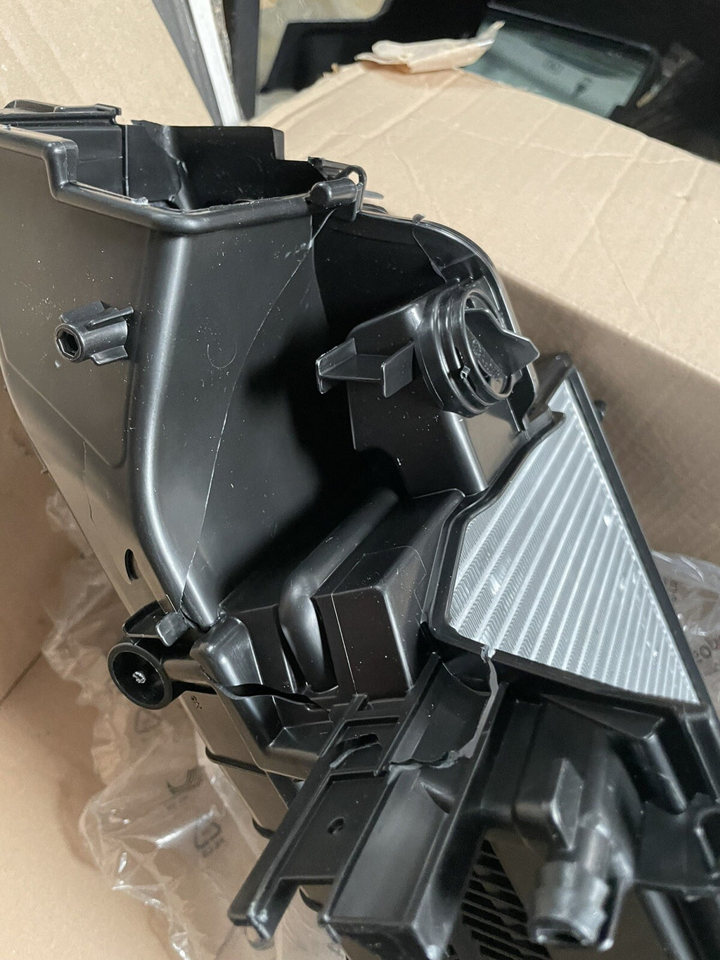 AUDI A4 A5  A8 Q5 Q7 RS5 AIR CON EVAPORATOR WITH HOUSING 4M2820023 -DAMAGED