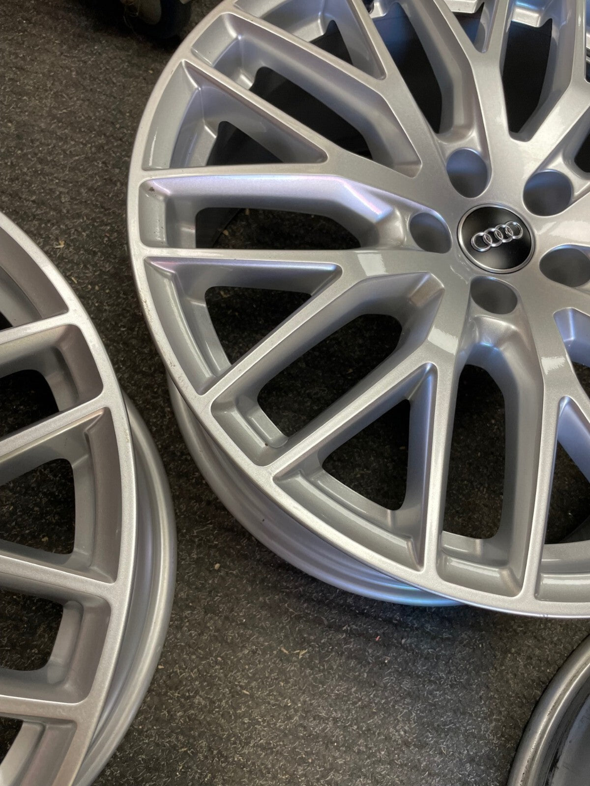 AUDI Q7 2016 ON 20" ALLOY WHEELS (9JX20H2ET33) 4M0601025Q GENUINE EX DISPLAY
