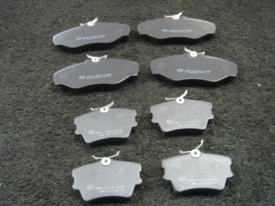 FOR RENAULT TRAFIC VAUXHALL VIVARO PRIMASTAR BRAKE PADS FRONT REAR BRAKE PAD