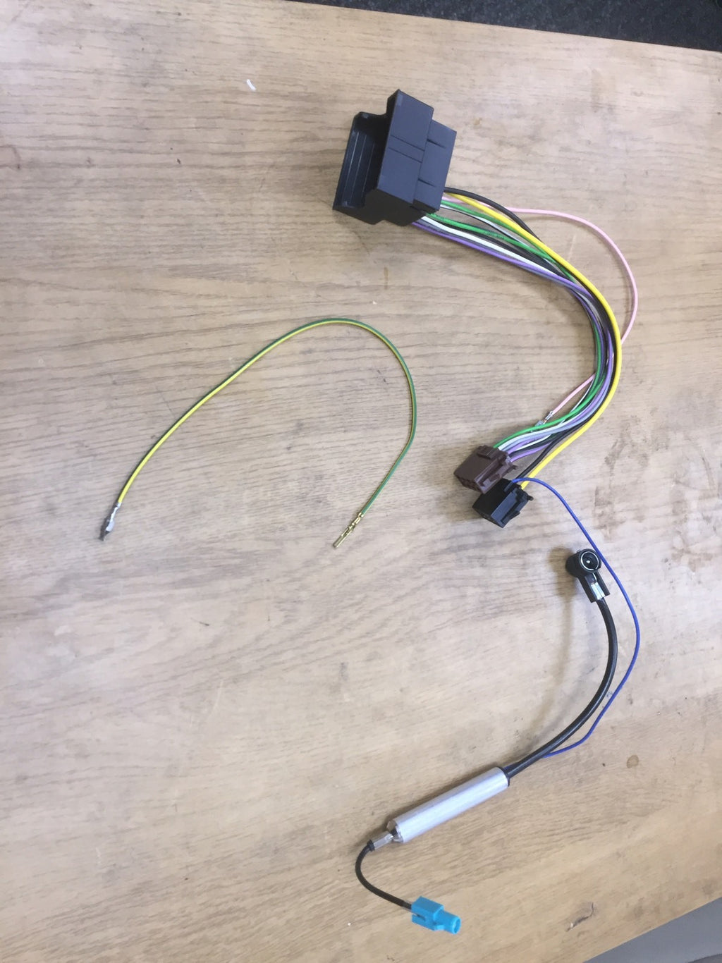 CT20VW03 ISO CABLE HARNESS VW GOLF 5/ PASSAT/TOUAREG 02 ONWORDS