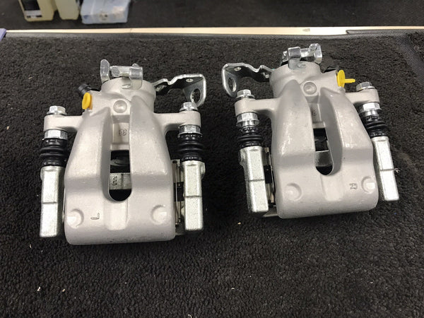 2 REAR BRAKE CALIPERS + CARRIERS BRAKE PAD ZAFIRA 1.8 1.9CDTi TURBO 264MM 