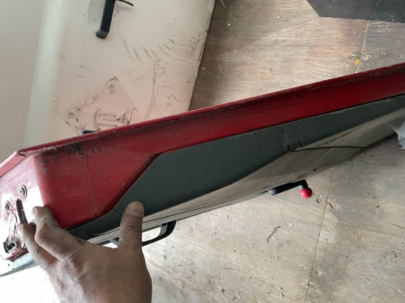SECOND ROW DOOR RH DRIVER SIDE DOOR LAND ROVER DEFENDER 110 TDI CSW RED