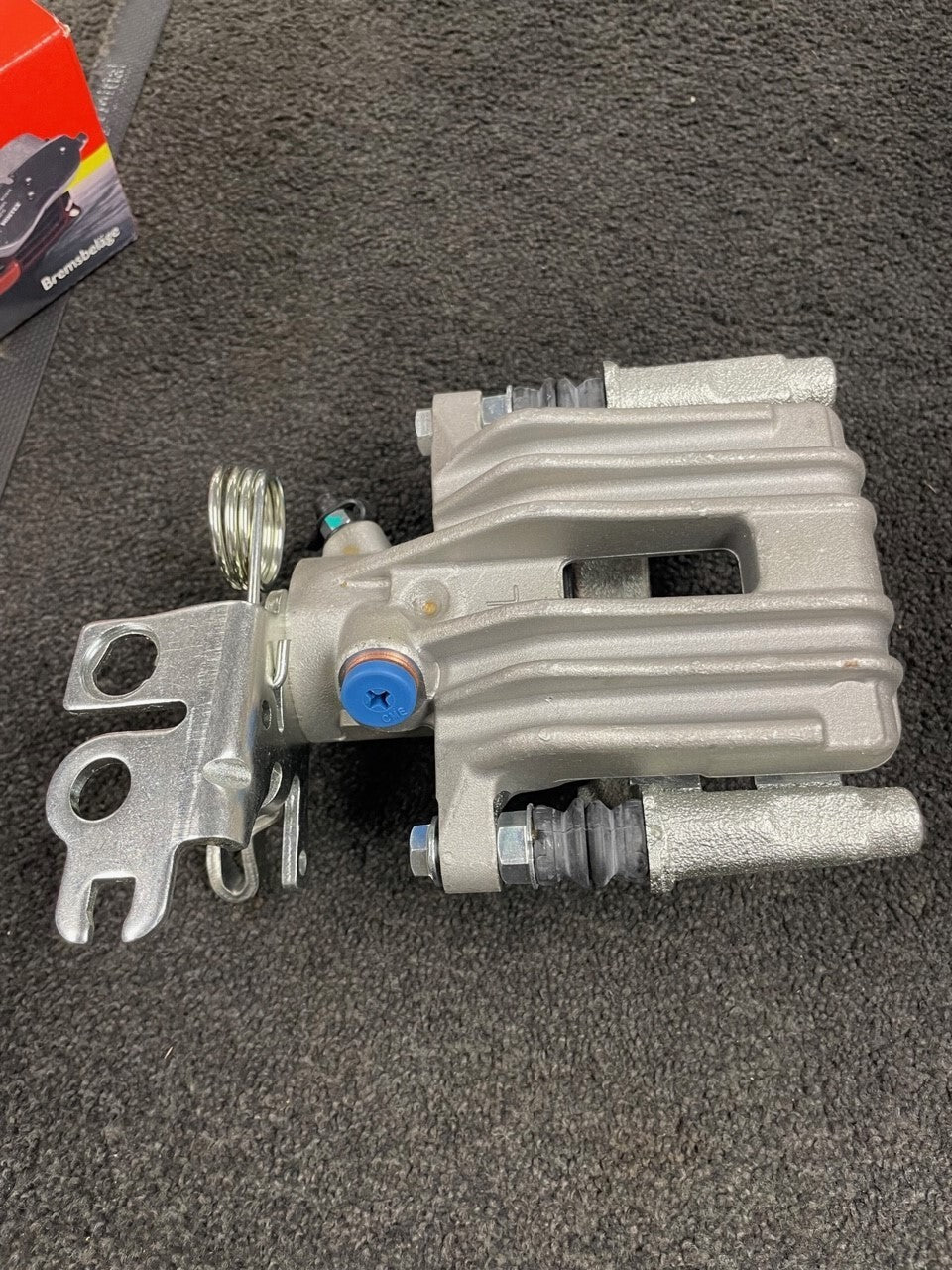REAR BRAKE CALIPER + CARRIER COMPLETE VW CADDY MK3 TDi SDi 2K0615423C NS LH