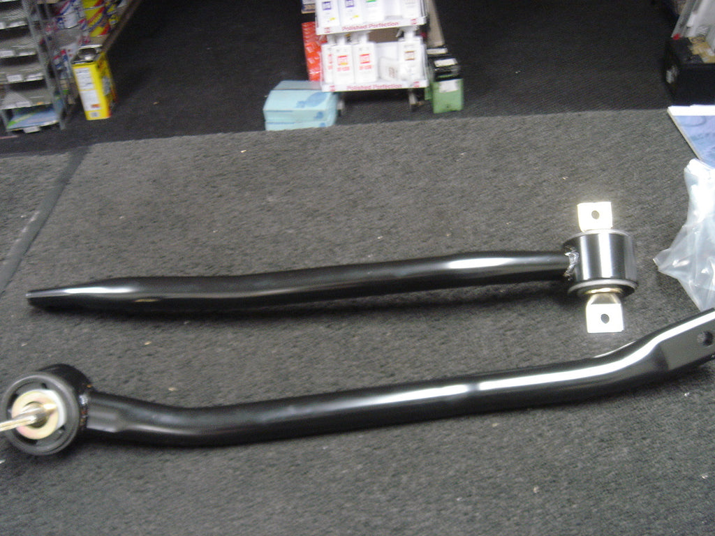 ALFA ROMEO 147 156 GT JTD JTDm REAR LOWER AXLE TORSION CONTROL ARMS LH RH PAIR