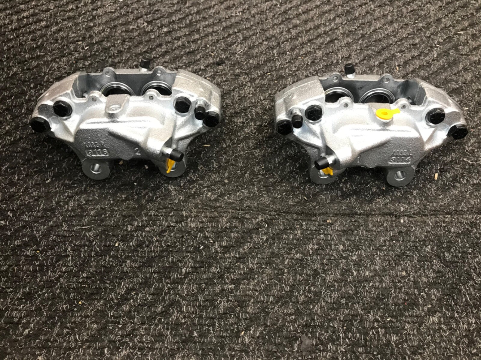 NEW UPGRADED FOR AUSTIN PRINCESS 4 POT BRAKE CALIPERS PADS ESCORT CAPRI TRIUMPH