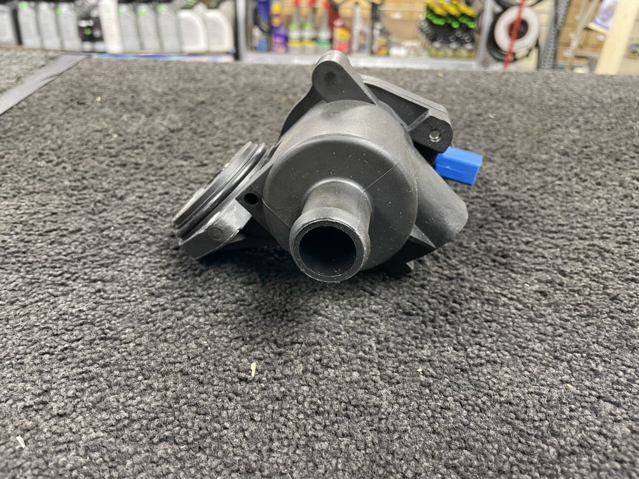 AUDI A4 B6 B7 A6 B5 VW PASSAT THERMOSTAT HOUSING 06B121111K BRAND NEW