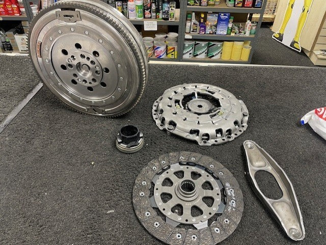BMW 116d 1.5 SPORT F20 2015-2019 DMF DUAL MASS FLYWHEEL CLUTCH KIT LUK BRAND NEW