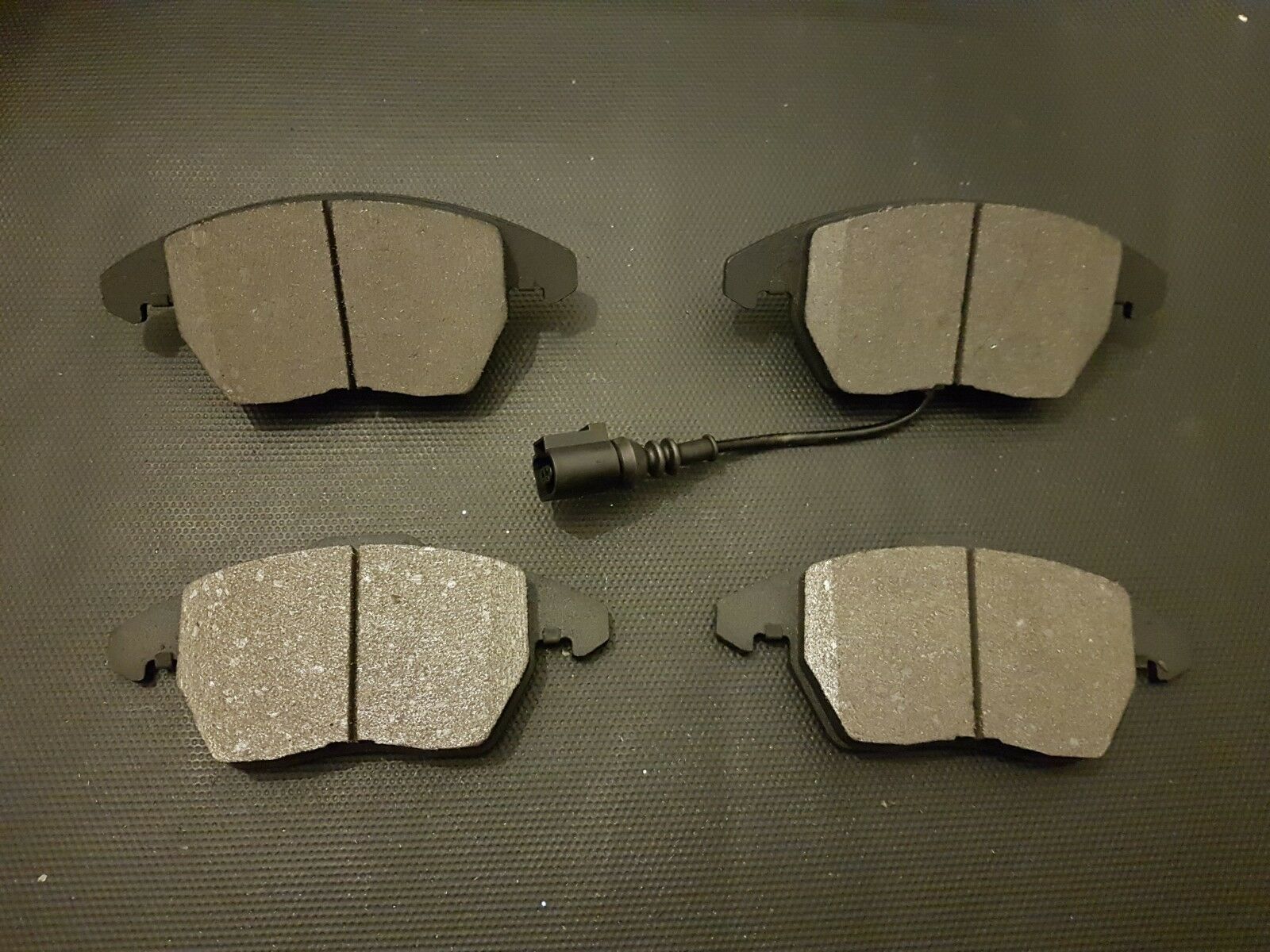 FOR AUDI A1 A3 SEAT ALTEA IBIZA LEON TOLEDO OEQUALITY BRAND NEW FRONT BRAKE PADS