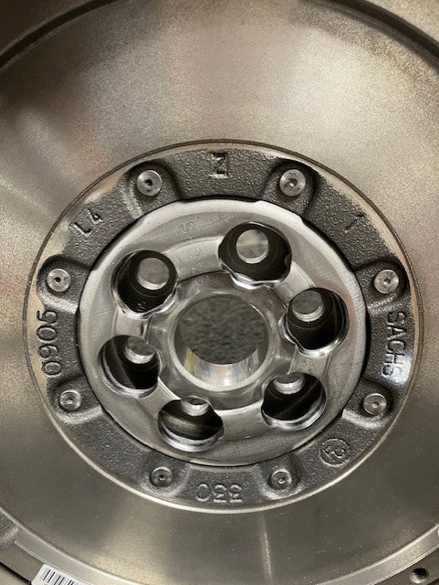 DUAL MASS FLYWHEEL CLUTCH KIT VAUXHALL INSIGNIA CDTi M32  55564746 55572637