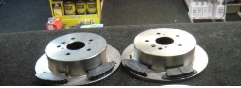 2 REAR BRAKE DISCS REAR BRAKE PADS FOR TOYOTA URBAN CRUISER 1.31.4D-4D 5/2009-ON