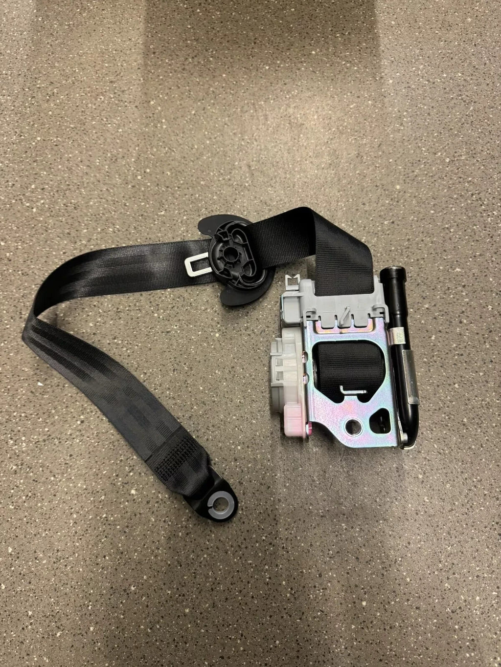 AUDI Q7 2016on OS RH DRIVER SEAT BELT 4M0857706B V04 GENUINE BRAND NEW