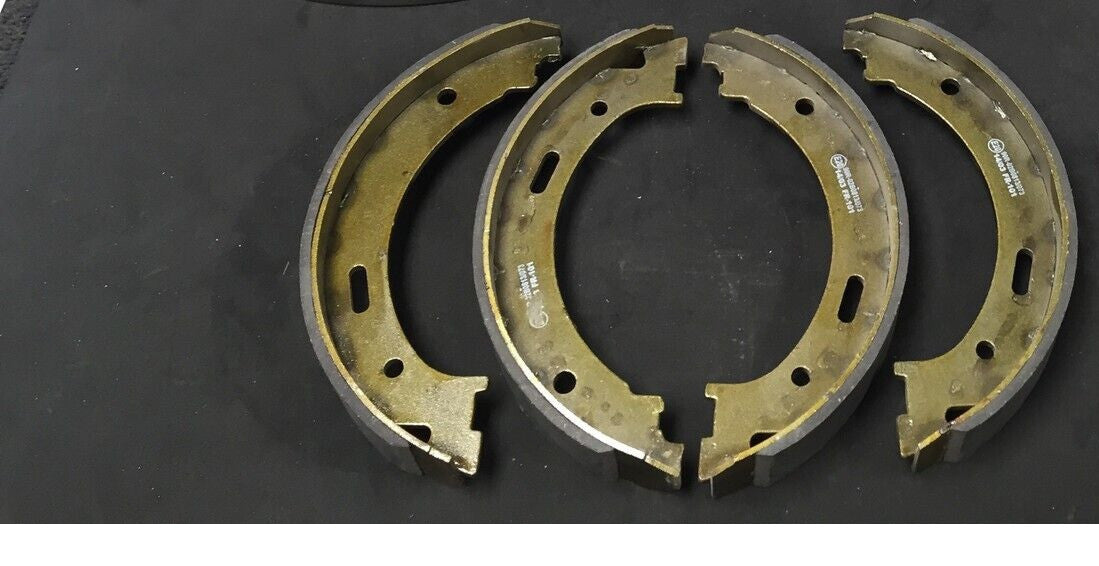 FOR  JEEP GRAND CHEROKEE COMMANDER WH WK CRD LIMITED REAR HANDBRAKE SHOES