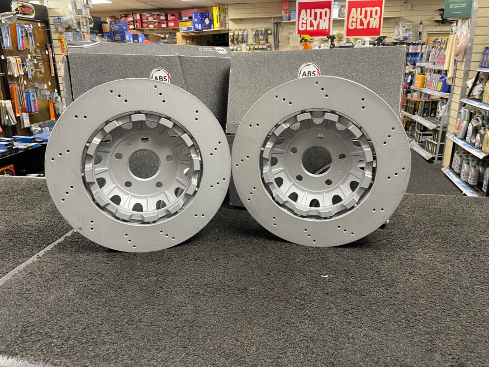PAIR OF AUDI RS3 8P 2011-2012 2 FRONT BRAKE DISCS 370MM x 32MM 8P0615301C