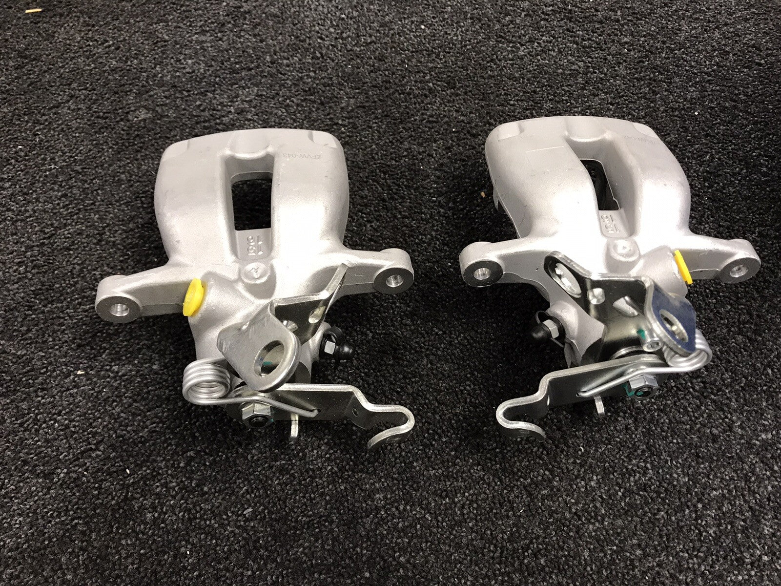 2 NEW REAR BRAKE CALIPER LH RH VW FOR EOS SPORT FSI DSG