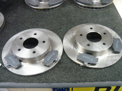 FOR NISSAN ALMERA TINO REAR  BRAKE DISCS & BRAKE PADS  