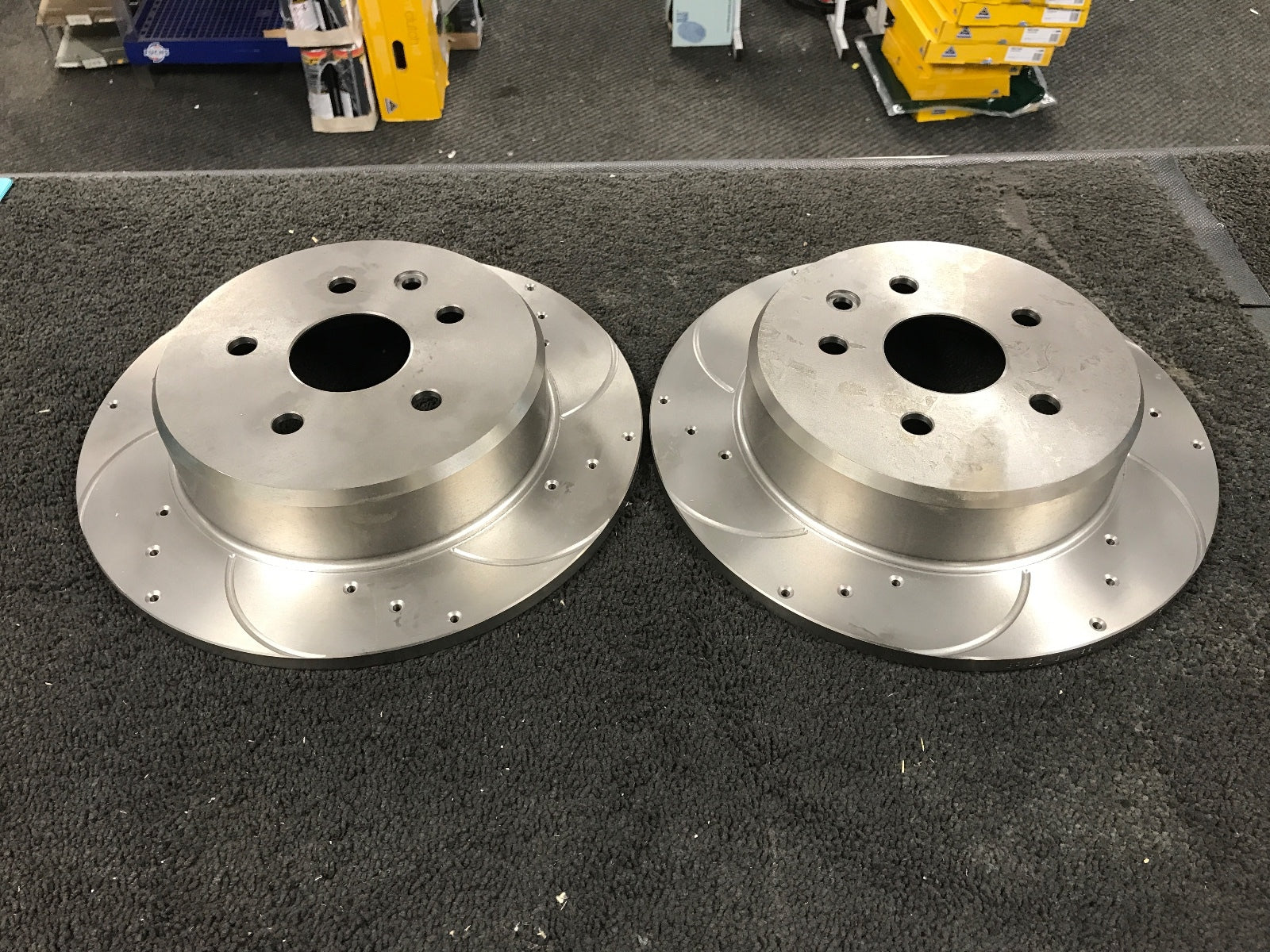 FOR  LEXUS IS200 IS300 GS300 GS400 GS430 REAR BRAKE DISCS SPORT DRILLED GROOVE