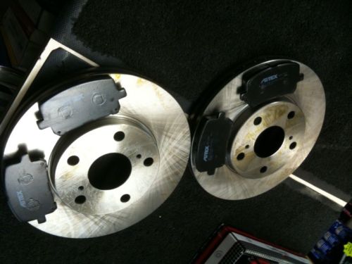 FOR TOYOTA PREVIA VVTI D4D 2000-2003 BRAKE DISC FRONT BRAKE DISCS & PADS 