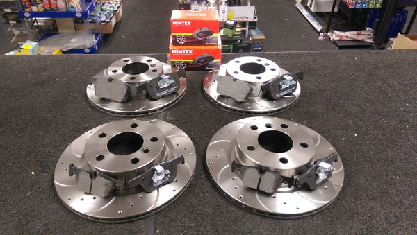 BMW 1 SER 116i F20 CROSS DRILLED GROOVED BRAKE DISC FRONT REAR PADS