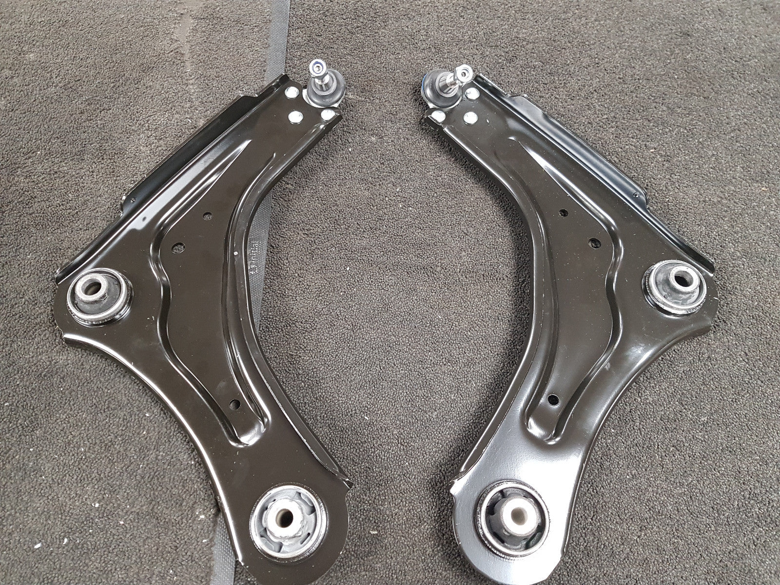 RENAULT LAGUNA MK3 07-12 LOWER WISHBONE ARM BALL JOINT NS LH + OS RH SIDE