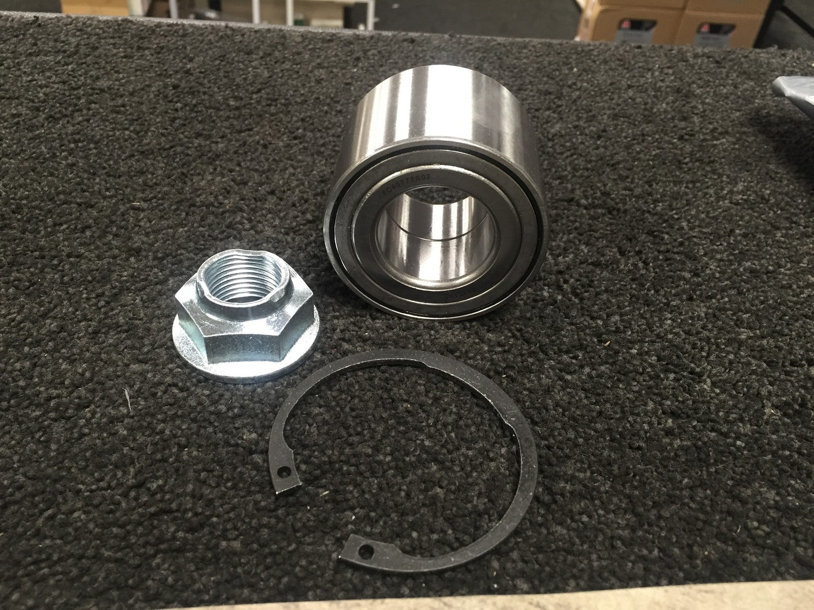 VAUXHALL VIVARO RENAULT TRAFIC  WHEEL BEARING ABS RING BUILT IN REAR