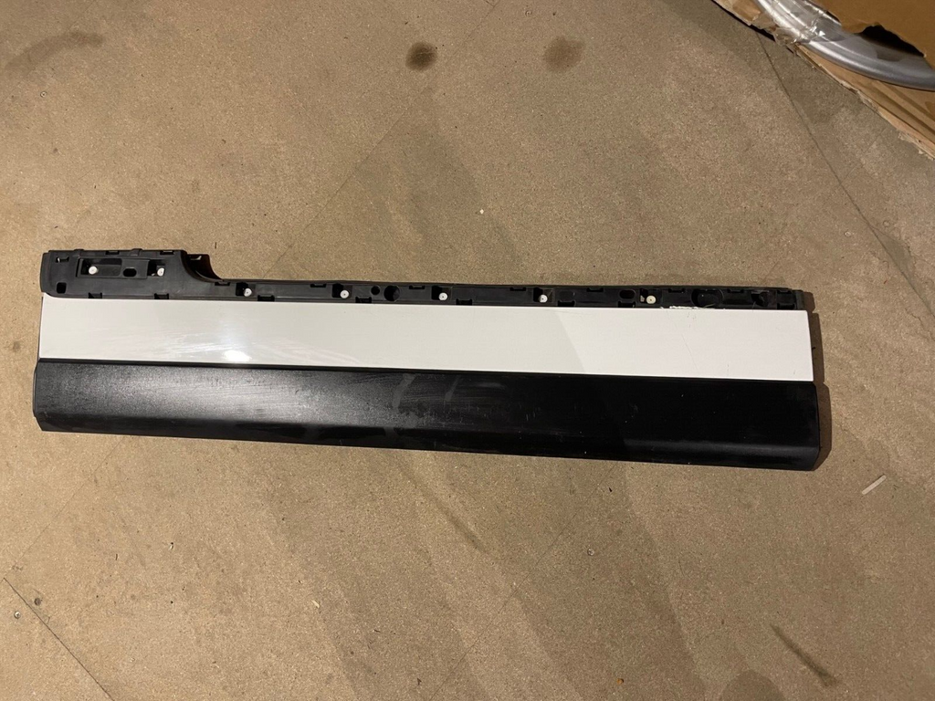 RANGE ROVER VOGUE L405 NS LH FRONT DOOR LOWER MOULDING TRIM FUJI WHITE