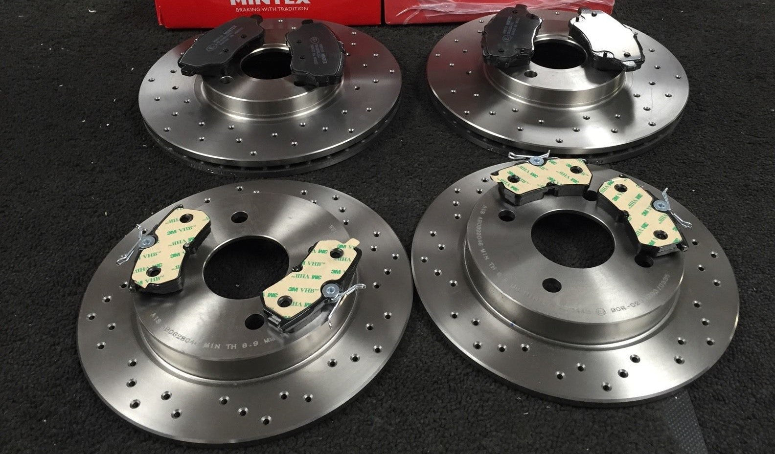 FORD FIESTA 1.6 ST180 BRAKE DISCS CROSS DRILLED MINTEX BRAKE PADS FRONT REAR
