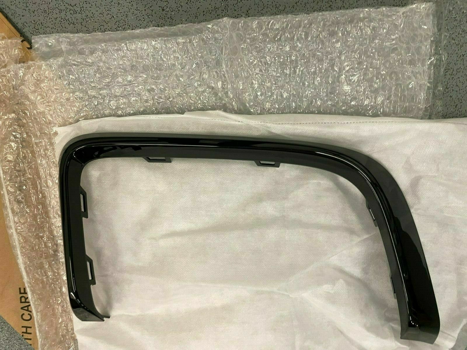 AUDI RS3 2016on REAR BUMPER DEFUSER EXHAUST TIPS TRIM BLACK RH 8V4807732T94