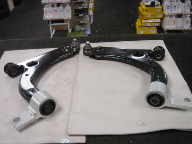 FORD FIESTA ST150 2 FRONT LOWER WISHBONE SUSPENSION ARMS ARM PAIR BRAND NEW 