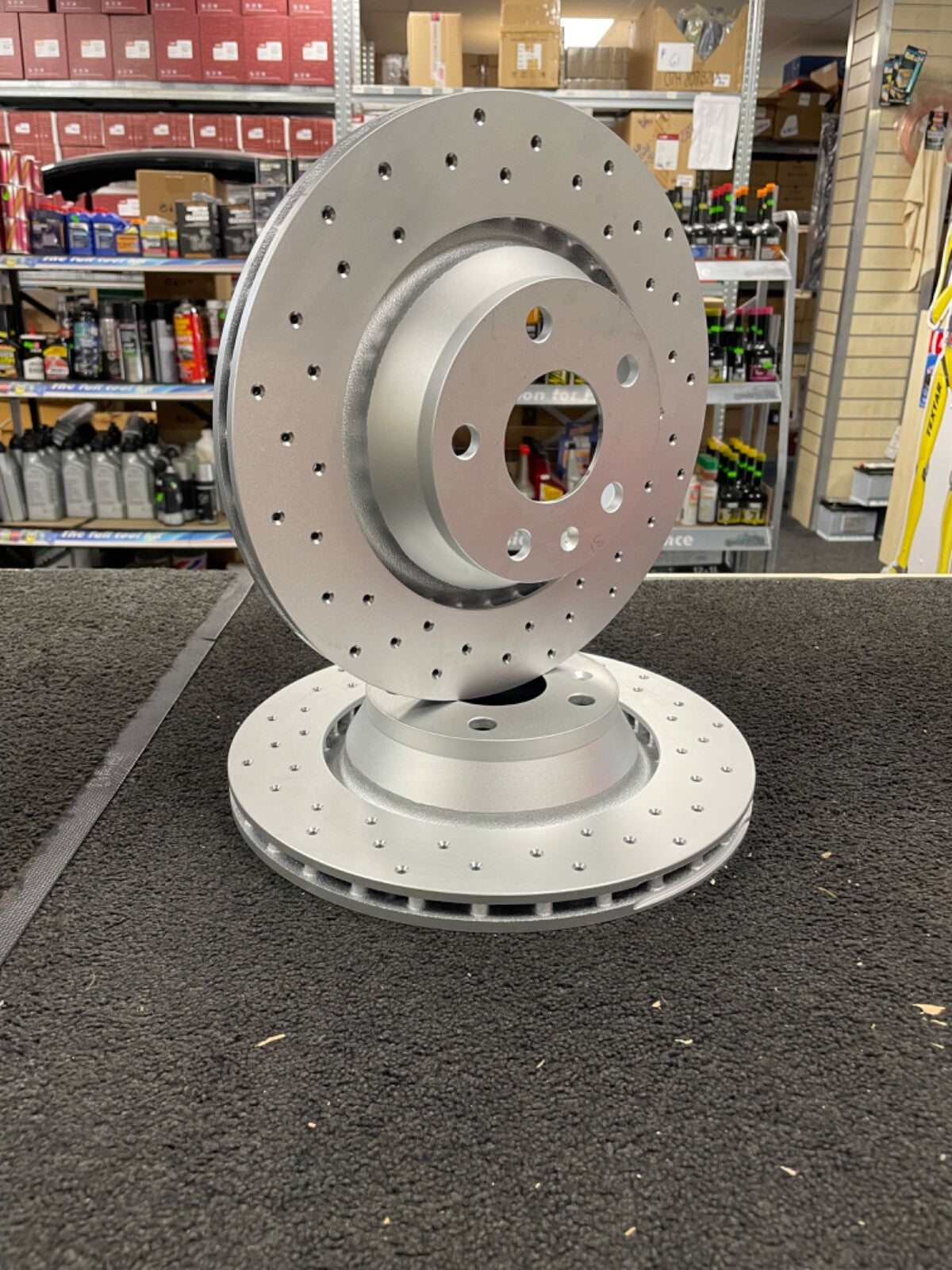 FOR AUDI TTRS QUATTRO 2.5 TTRS REAR CROSS DRILLED BRAKE DISC  8J0 615 601 A