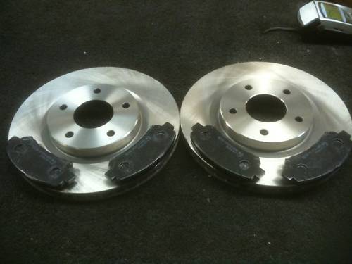 FOR NISSAN XTRAIL X-TRAIL BRAKE DISCS BRAKE PADS FRONT NEW!