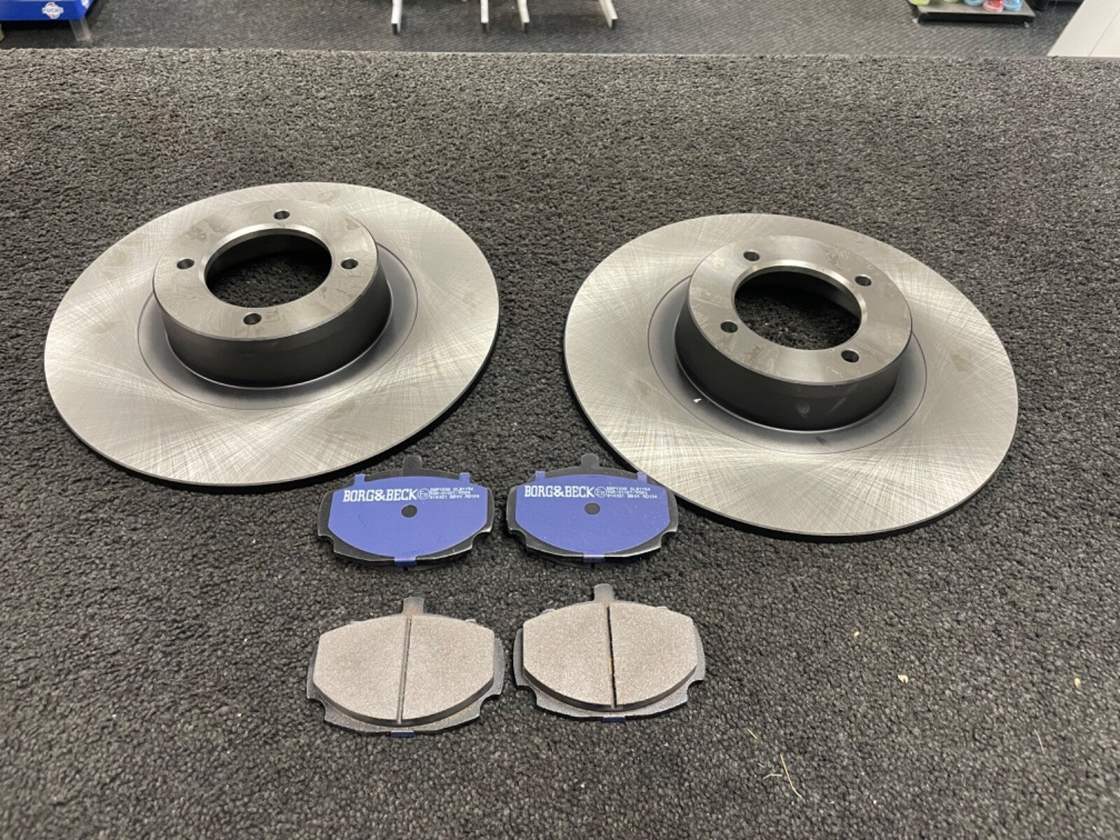 ROVER MGB GT 1.8 FRONT BRAKE DISCS & PADS 273MM 67-82