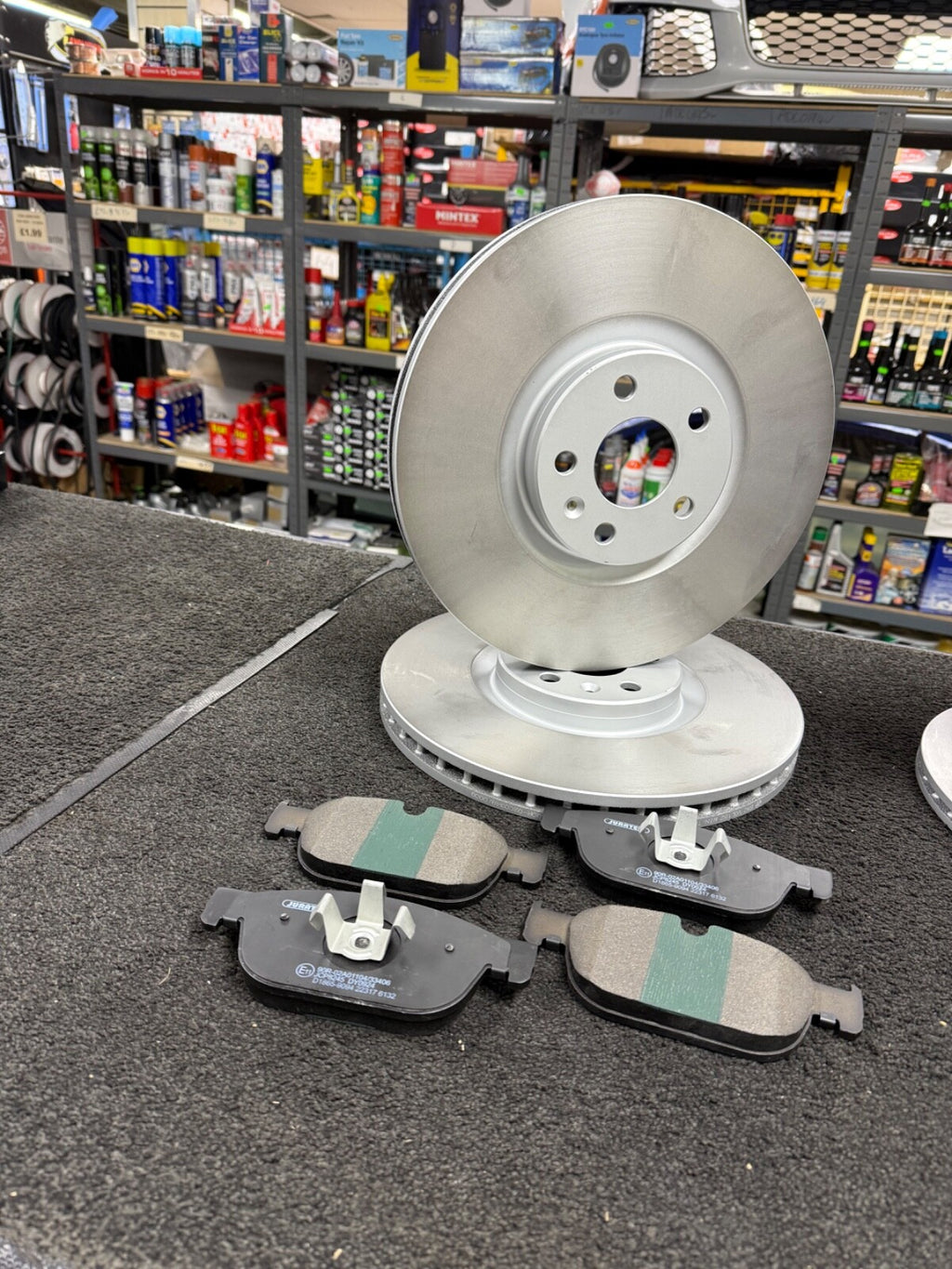 FOR VOLVO XC90 D5 POWERPULSE R-DESIGN AWD (MK2 (256)) FRONT REAR DISCS PADS