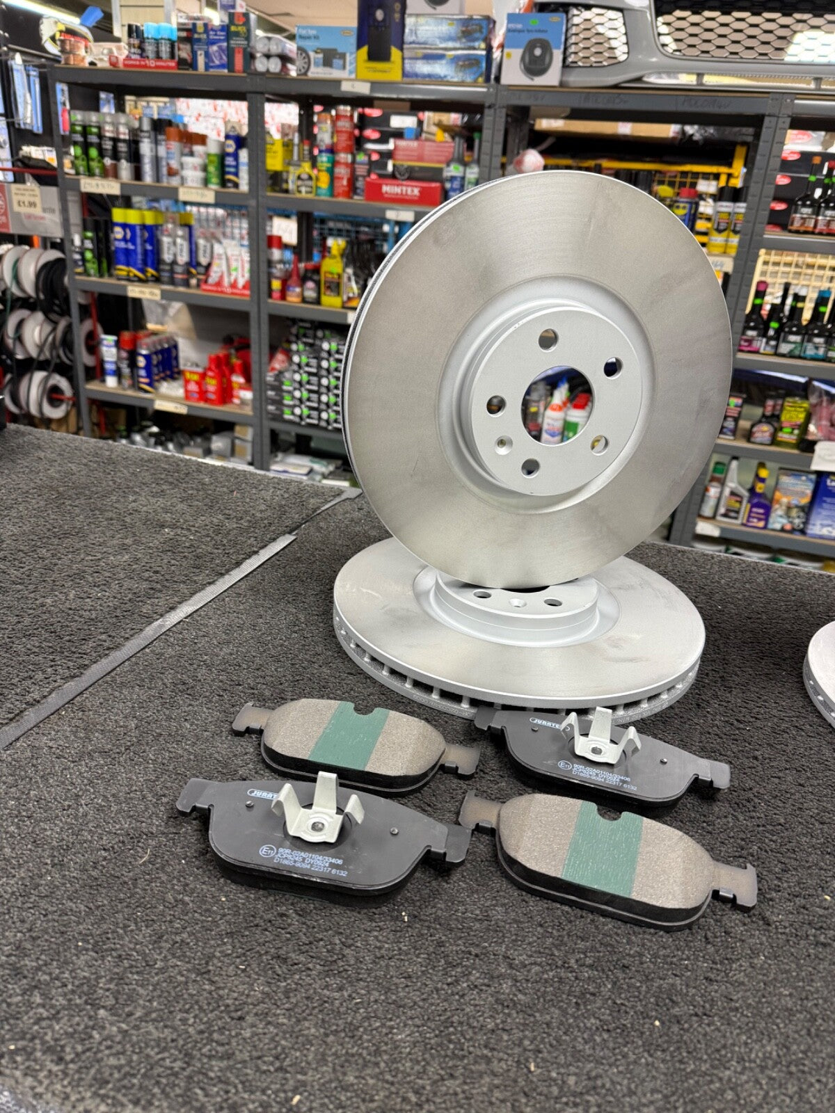 FOR VOLVO XC90 D5 POWERPULSE R-DESIGN AWD (MK2 (256)) FRONT REAR DISCS PADS