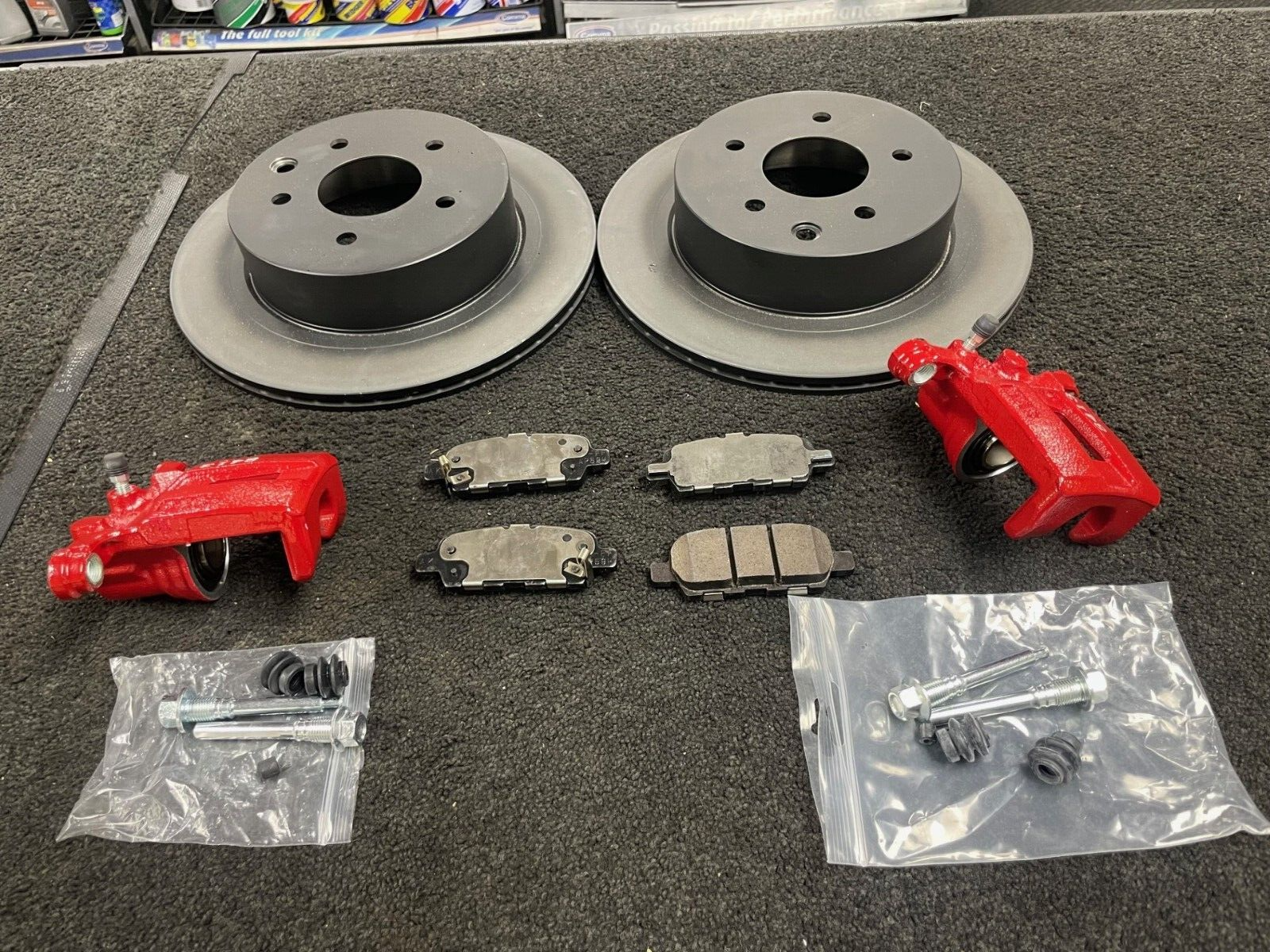 FOR JUKE ACENTA PREMIUM MK1 F15 REAR BRAKE CALIPER DISC PAD PARKING BRAKE SHOES