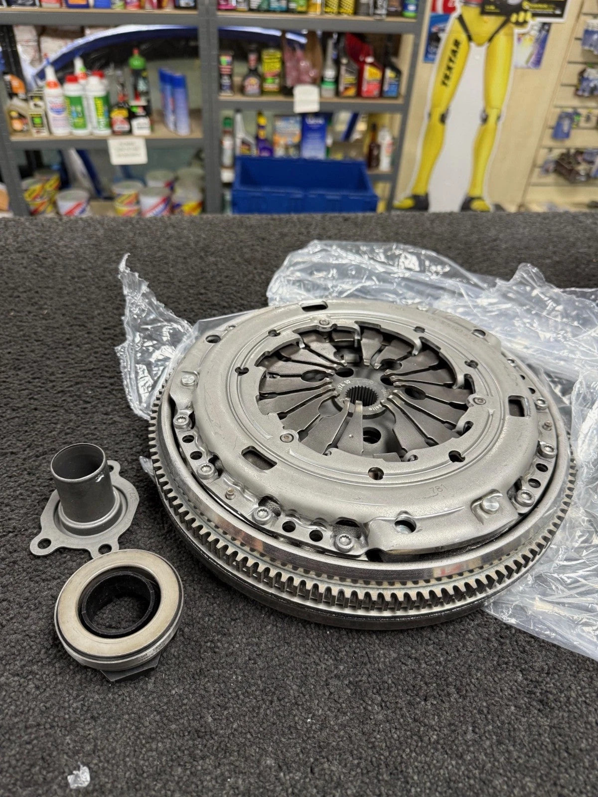 DUAL MASS FLYWHEEL CLUTCH KIT  AUDI TT A3 SEAT VW AUDI SKODA 600000600