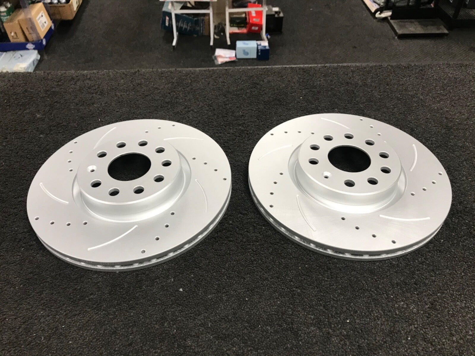 AUDI A3 Q3 GOLF OCTAVIA SUPERB BRAKE DISC DRILLED GROOVED 312 + 282 FRONT BACK 