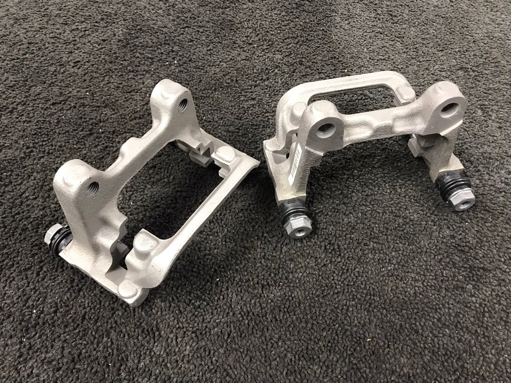2 GENUINE VW REAR BRAKE CALIPER BRACKET +PADS SEAT LEON CUPRA SC ST 5F 5E VRS