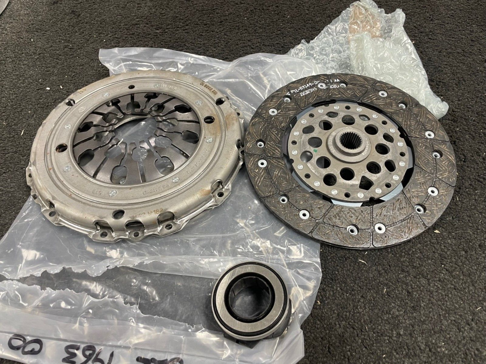 3PCE LUK CLUTCH KIT FOR TRANSPORTER CARAVELLE T4 2.4 2.5TD AJT 1990-2003