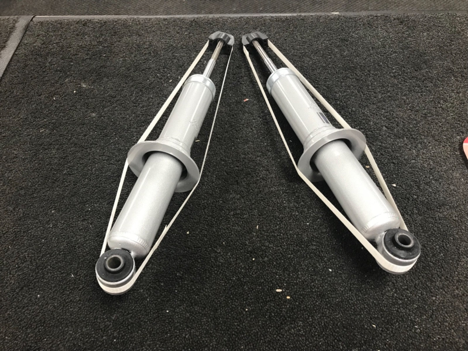 FOR DODGE CALIBER  COMPASS / PATRIOT SET OF 2 NEW REAR SHOCK ABSORBERS   2007-14