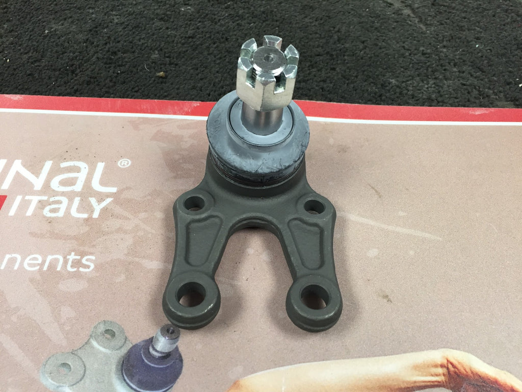 FOR TOYOTA HIACE GRANVIA REGIUS 4WD 1995-02 FRONT LOWER WISHBONE BALL JOINT